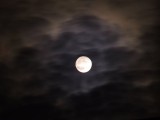 Vollmond hinter Wolken