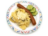 Kartoffelsalat mit Würstchen von oben