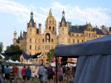 Schweriner Schloß mit Mittelaltermarkt