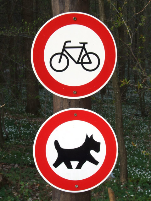 Schild Fahrrad und Hund