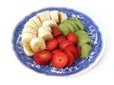 Sonntags Frühstück - Banane, Erdbeeren und Kiwi