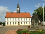 Schildau - Rathaus und Gneisenau-Denkmal