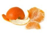 Clementine halb geschält