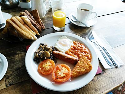 Englisches Frühstück im „The Lenchford Inn“